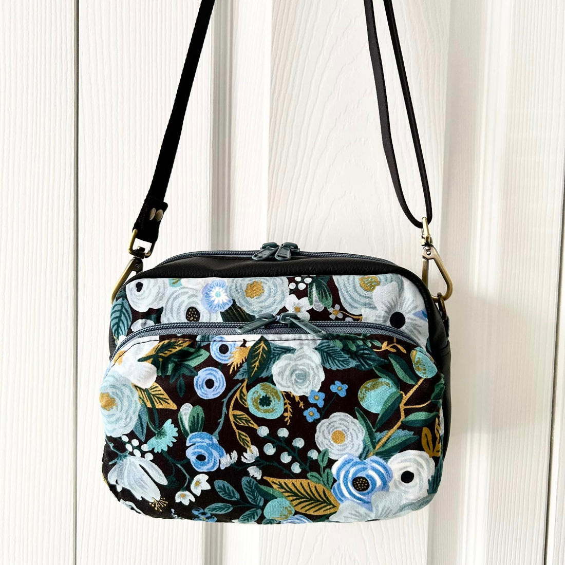 Frank Jr. Crossbody Bag pattern by Sincerely Jen Patterns