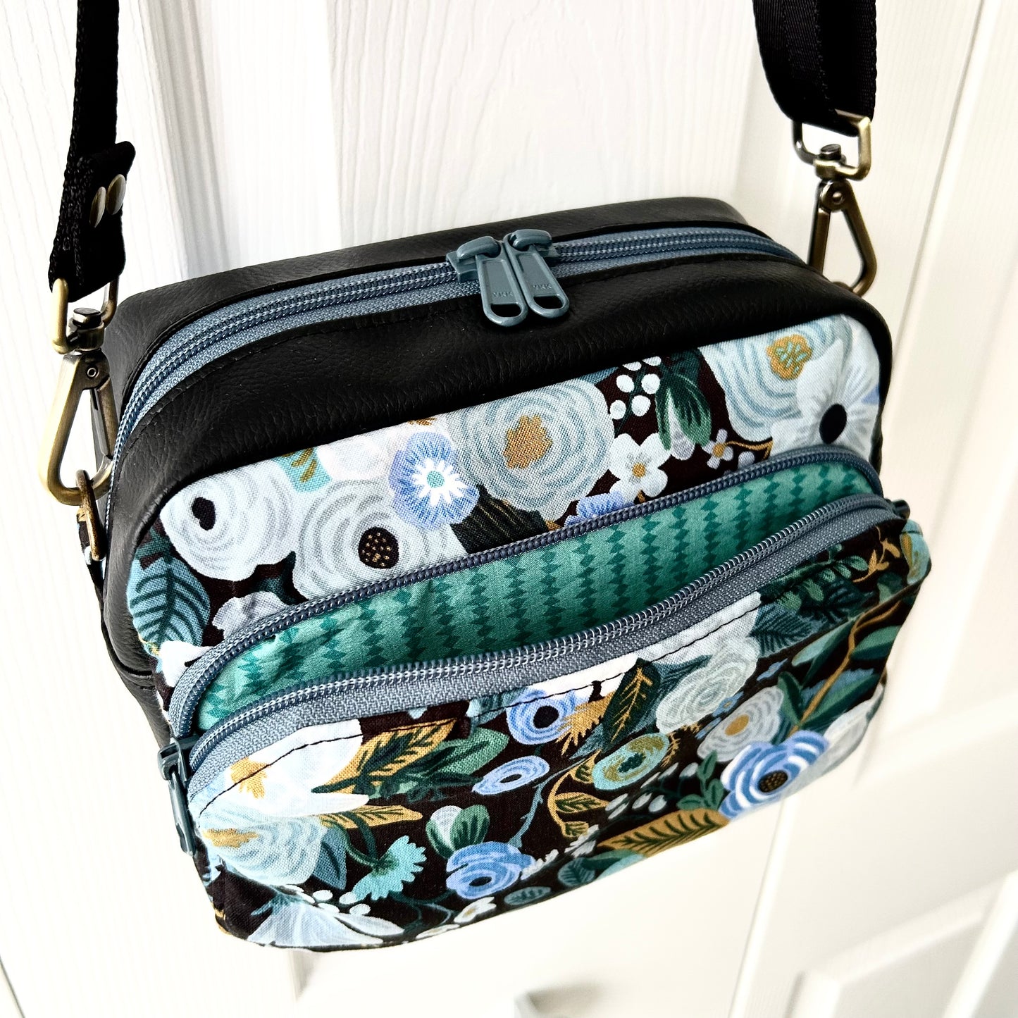 Small blue floral crossbody