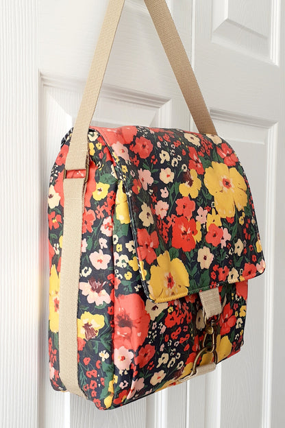 Sewing pattern insulated wipe clean lunch bag