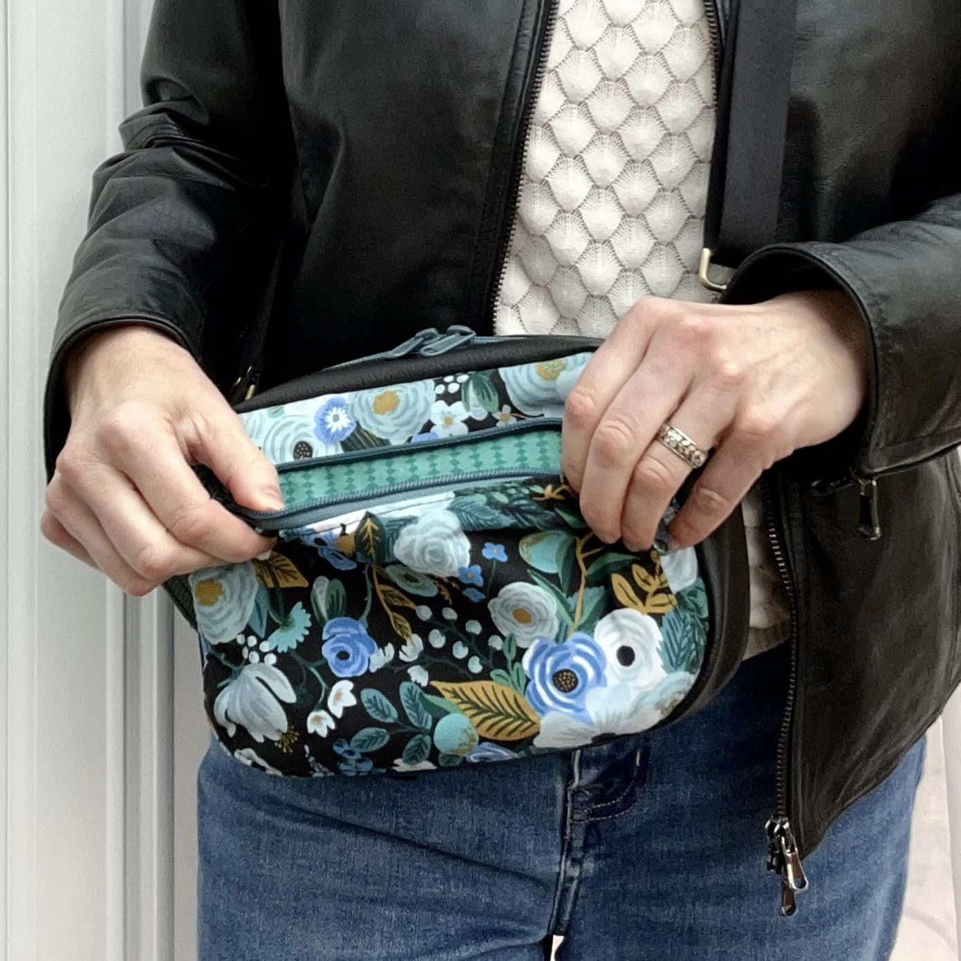 Small blue floral crossbody