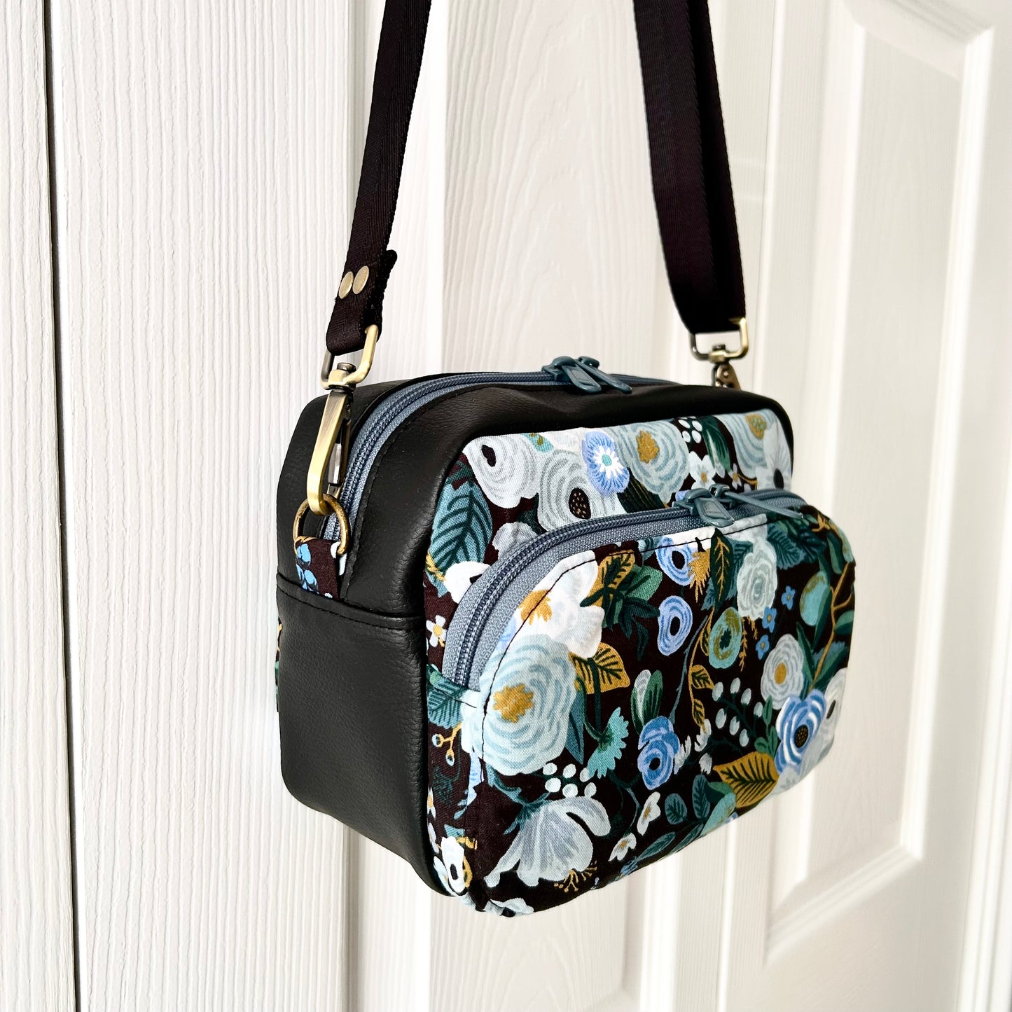 Small blue floral crossbody